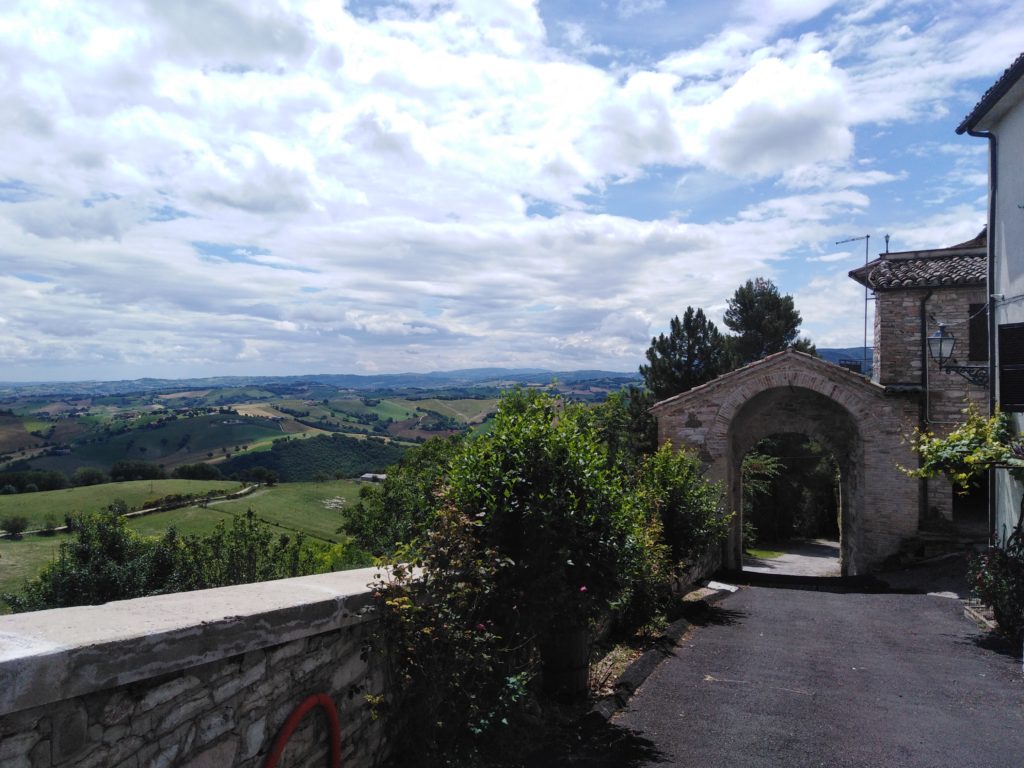 borgo e panorama valcesano